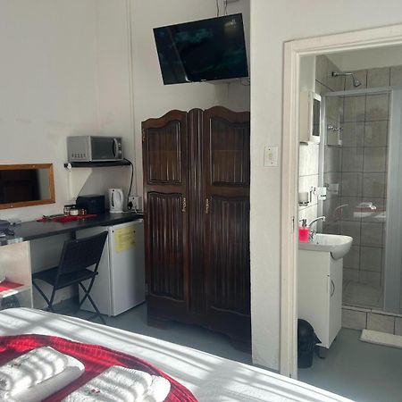 Cherry Lane Guest House Фиксбург Екстериор снимка